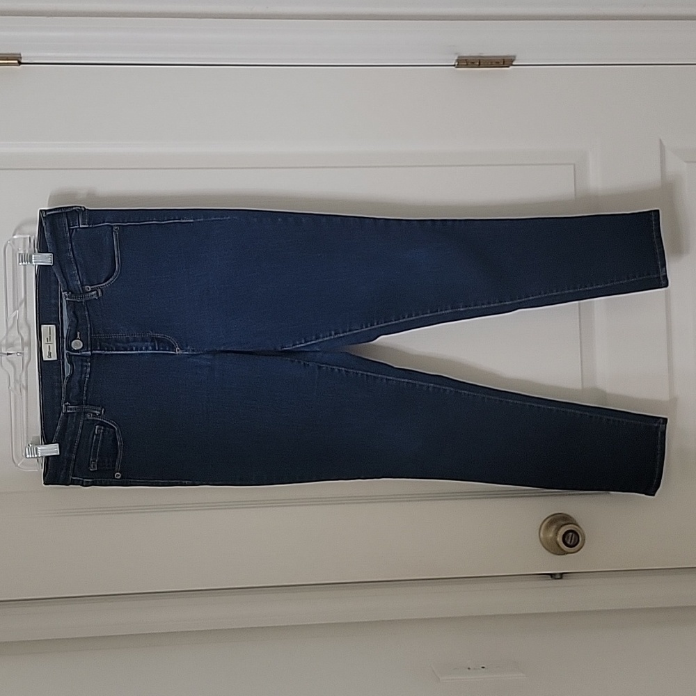 Gap, Size 32R / 14R True Skinny Jeans, Med-Dark Wash, GUC.